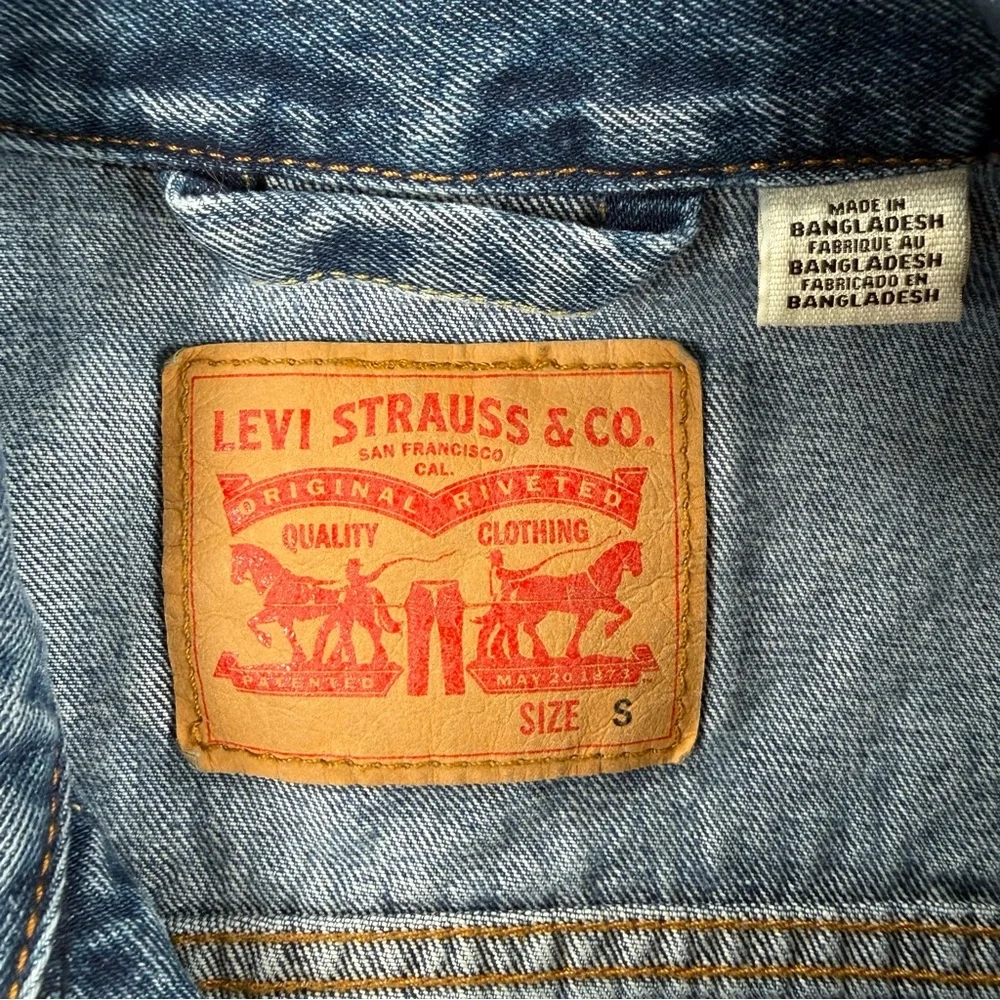 Levi's Blue Denim Trucker Jacket - Picture 2 of 3
